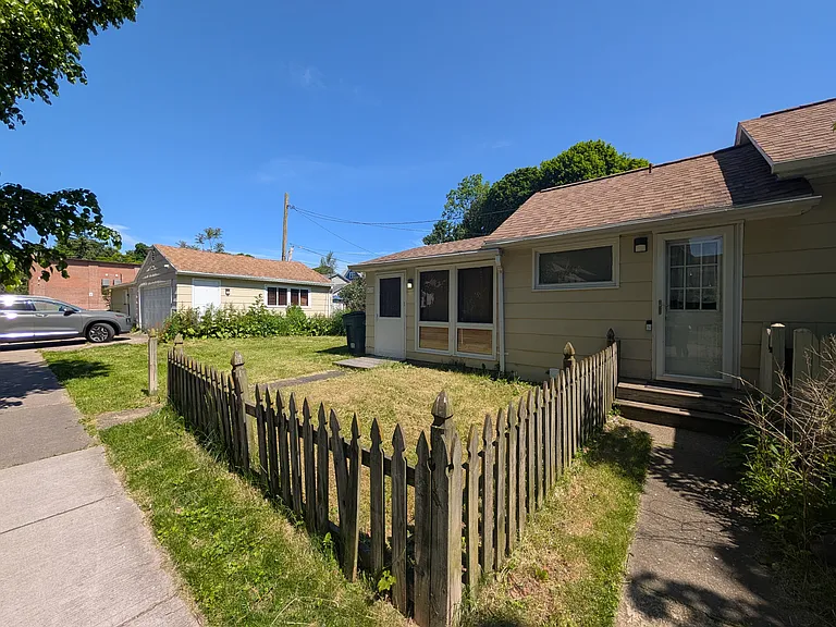 79 Oakland St — Photo 18