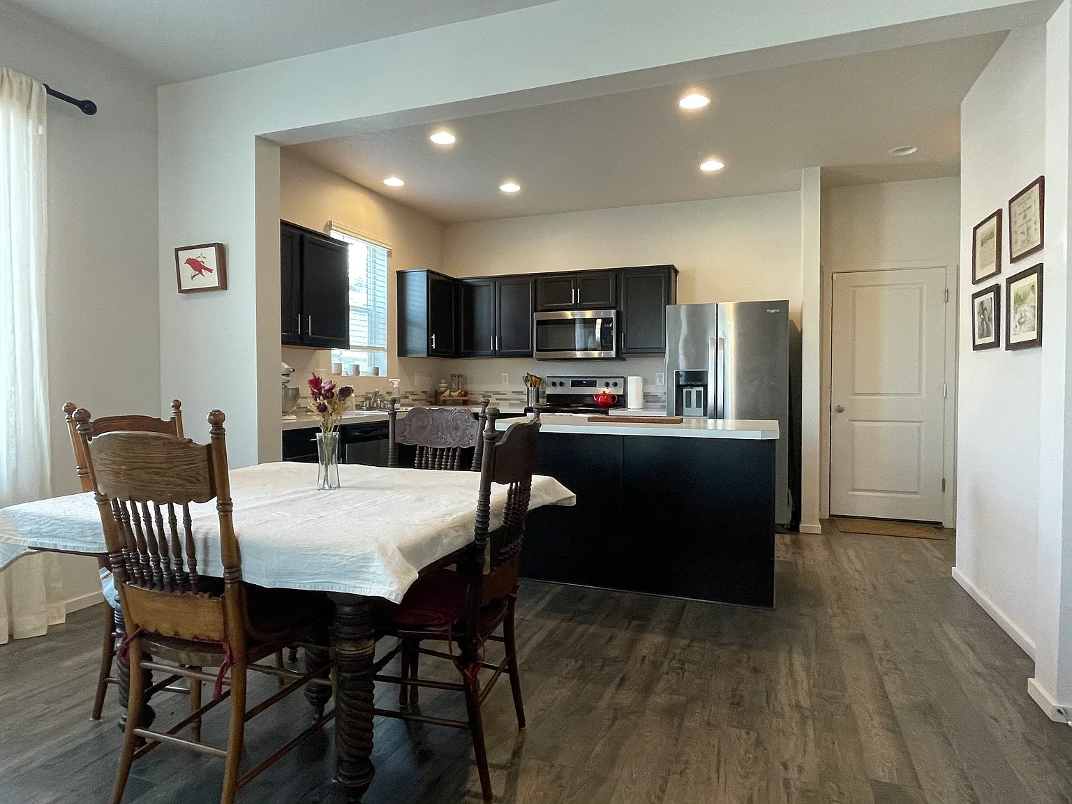 3 bed, 1562 sqft, $2,400 — Photo 2