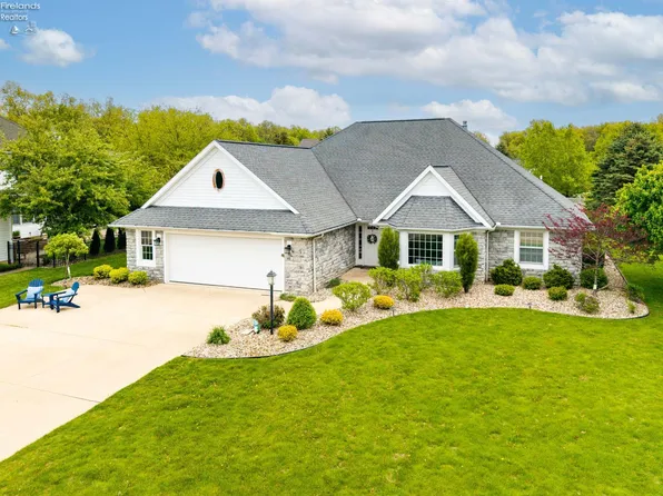 4104 Pebble Ln, Huron, OH 44839