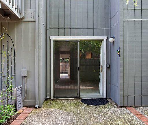 5th image of 5241 Lake Knoll Ln