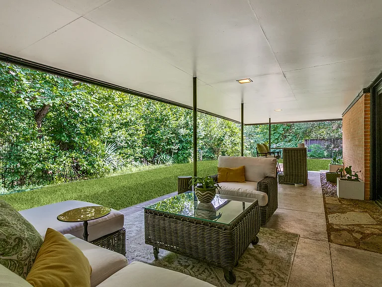 Royal Springs Dr — Photo 18