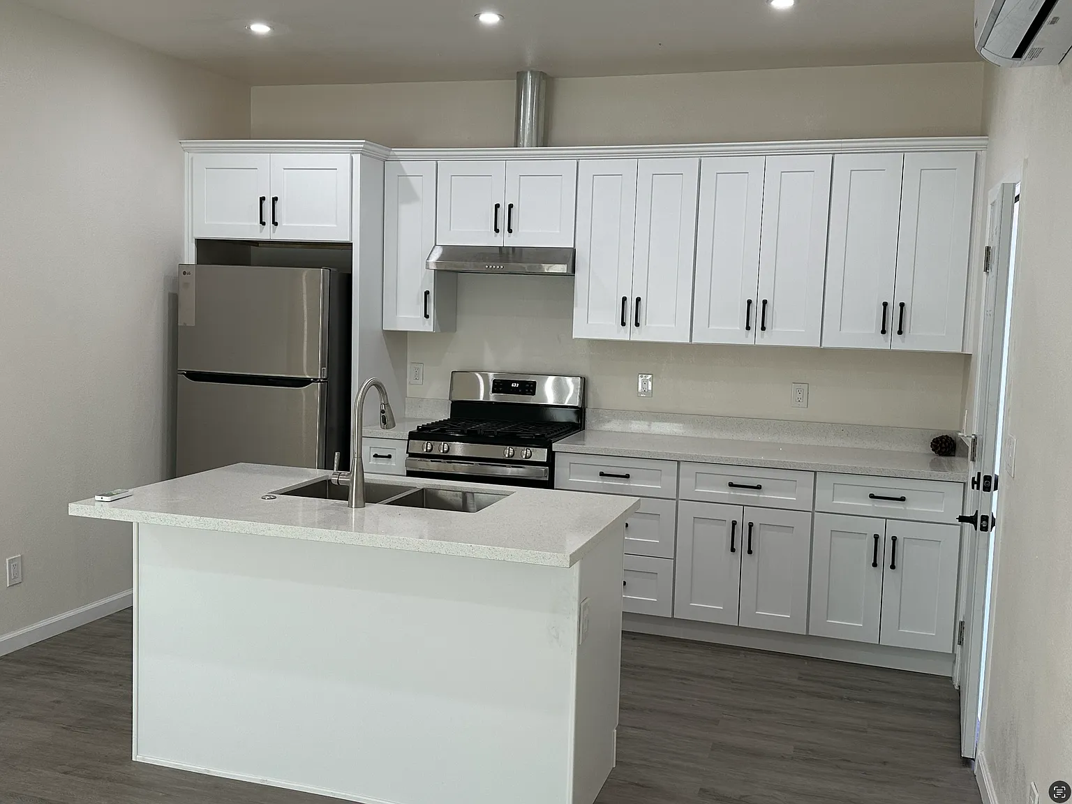 1 bed, 500 sqft, $1,800 — Photo 3