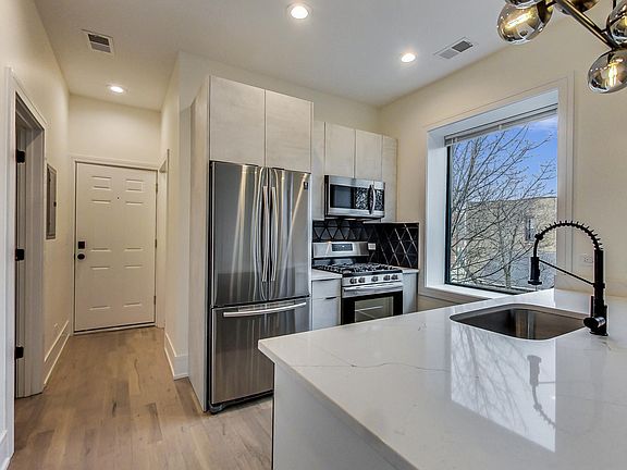 3rd image of 1359 N Rockwell St #2E