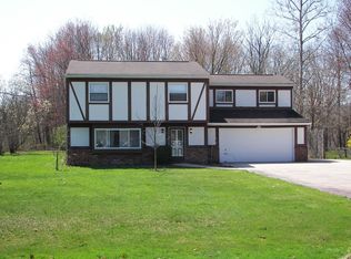 8124 Thorne Ave, Kirtland, OH 44094