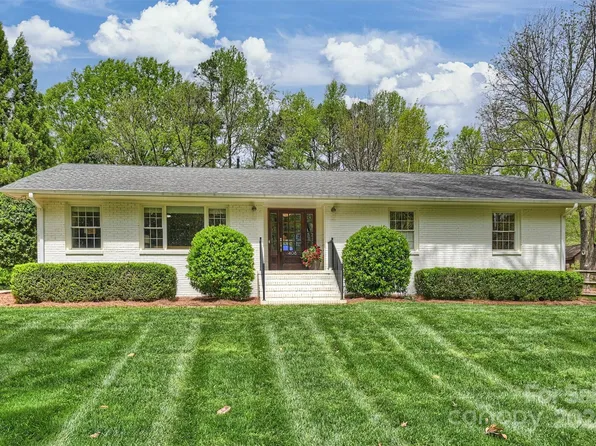 408 Hillandale Dr, Charlotte, NC 28270