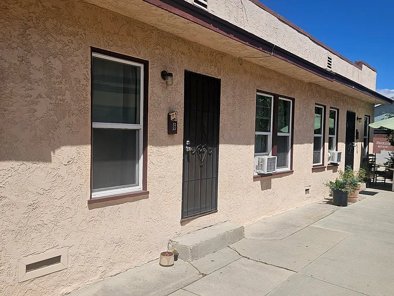 956 W Oliver St #6 — Photo 4