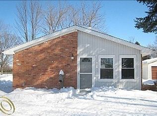692 Lincoln St, White Lake, MI