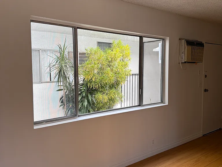 17830 Magnolia Blvd #5 — Photo 16