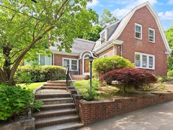35 Arden Rd, Watertown, MA 02472