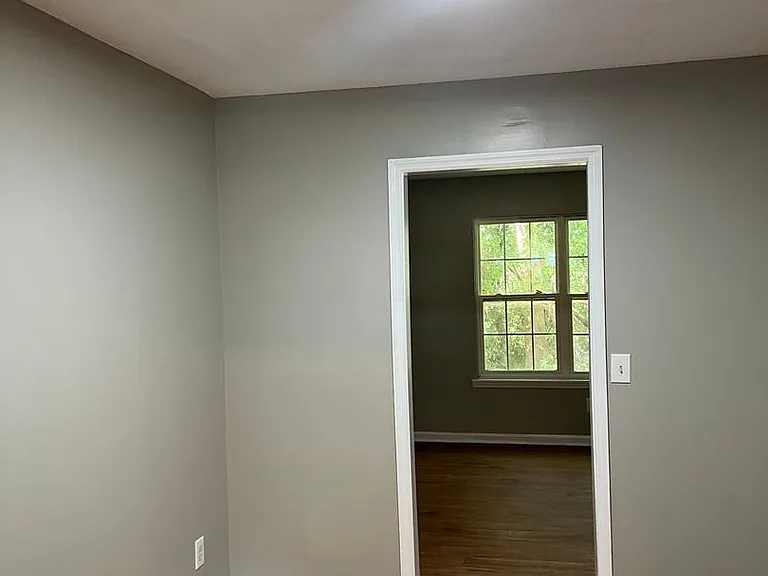 1073 Thornwoode Ln — Photo 4