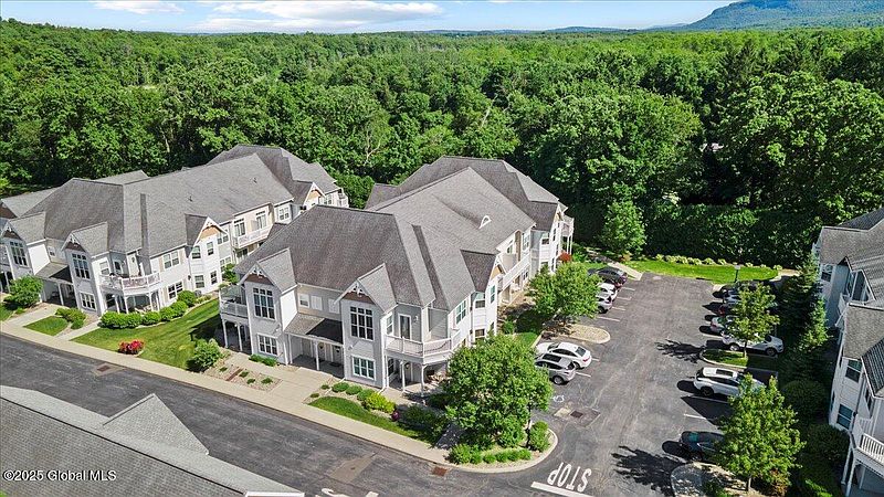 3rd image of 802 Heather Lane