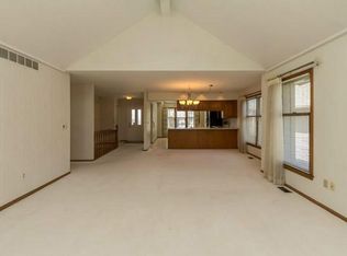 1907 Elm Cir, West Des Moines, IA 50265