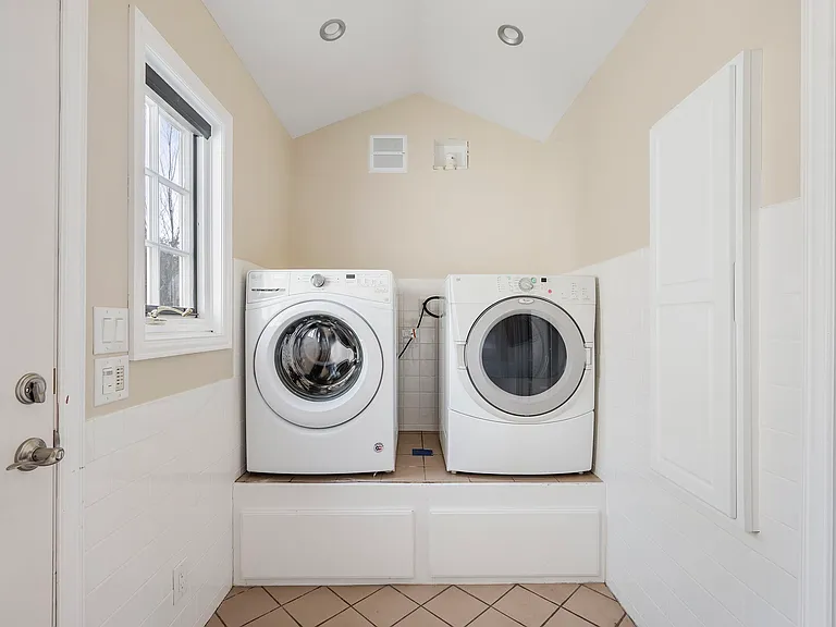 200 Highlands St — Photo 16