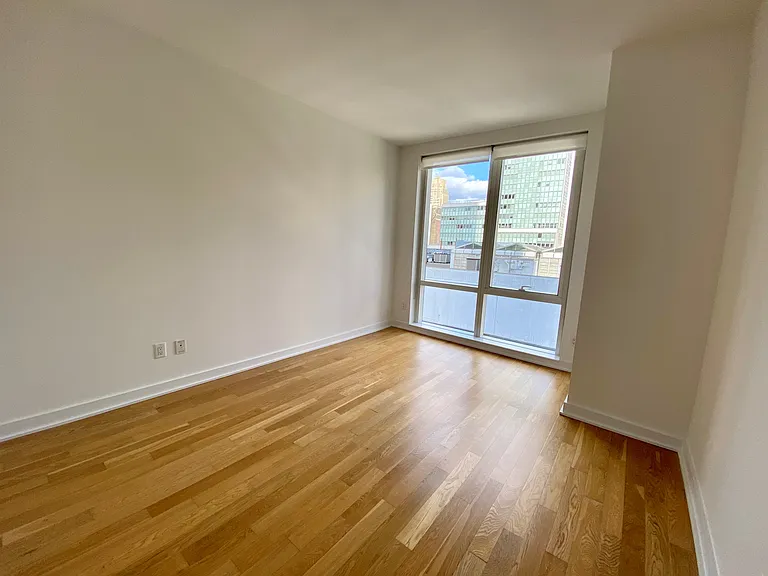 885 6th Ave #21F — Photo 5
