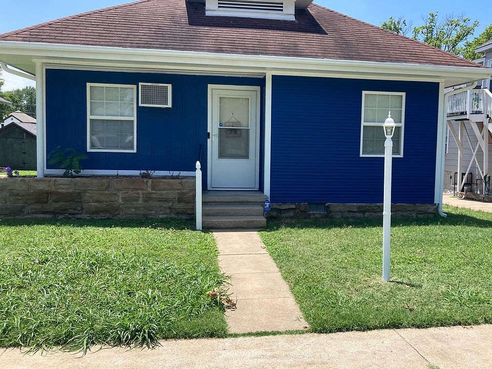 1st image of 211 E Will Rogers Blvd