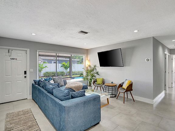 3rd image of 308 NE 27th Drive