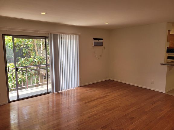 2nd image of 1444 N Vista St #14