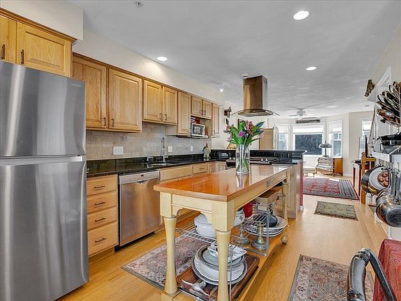 4th image of 14 1/2 Roundy St Unit 3