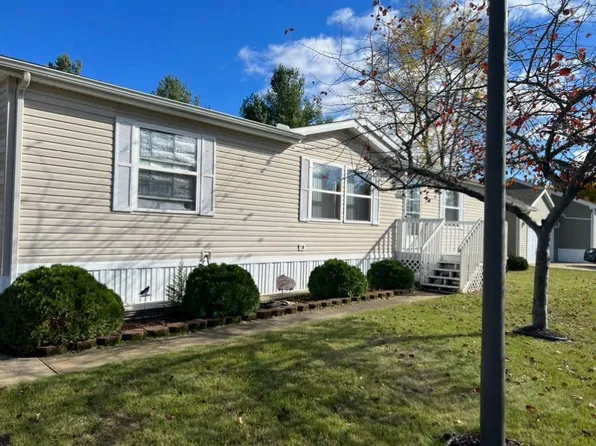 13676 Iris Ln, Cedar Springs, MI 49319