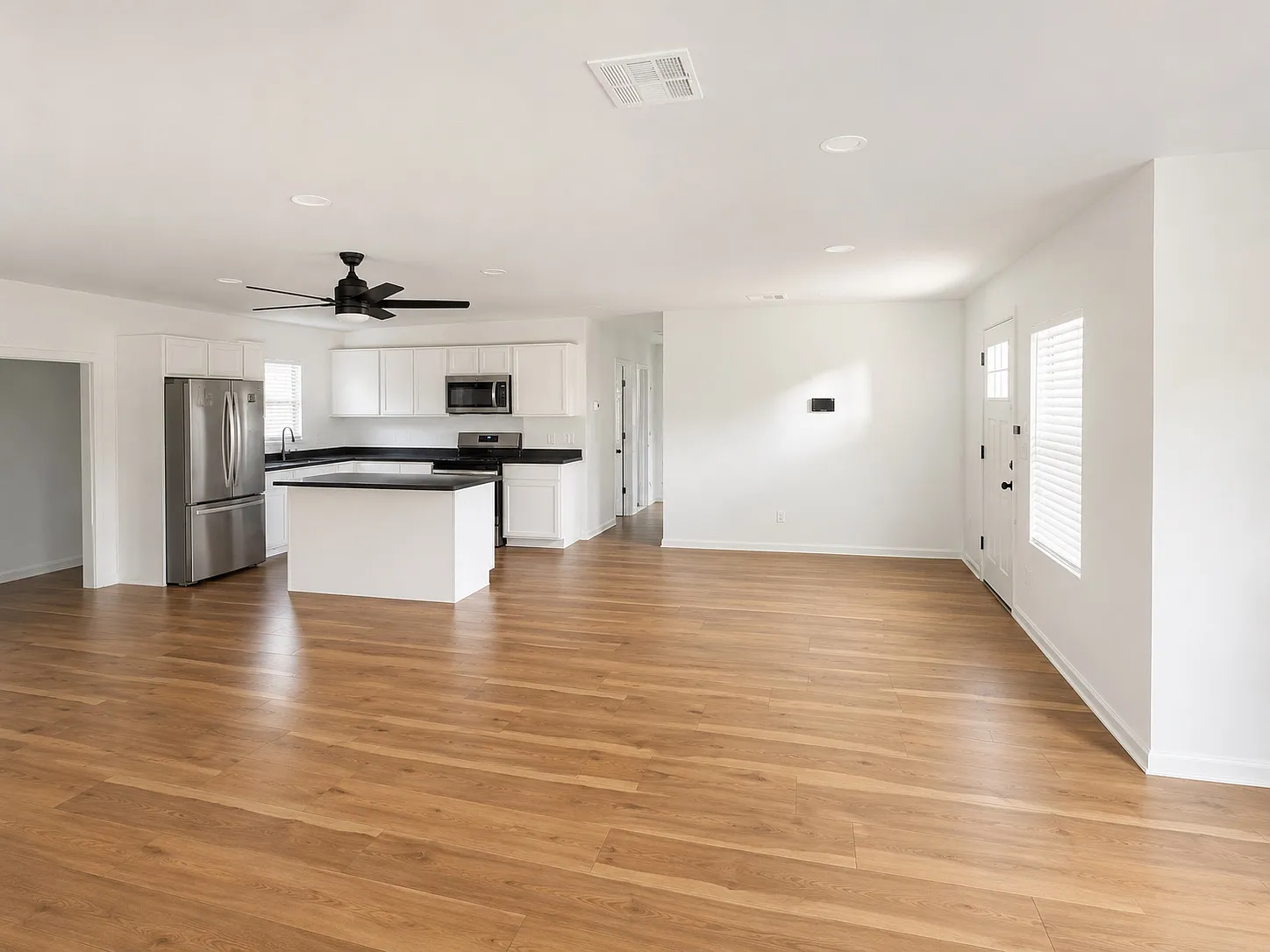 3 bed, 1149 sqft, $2,200 — Photo 2