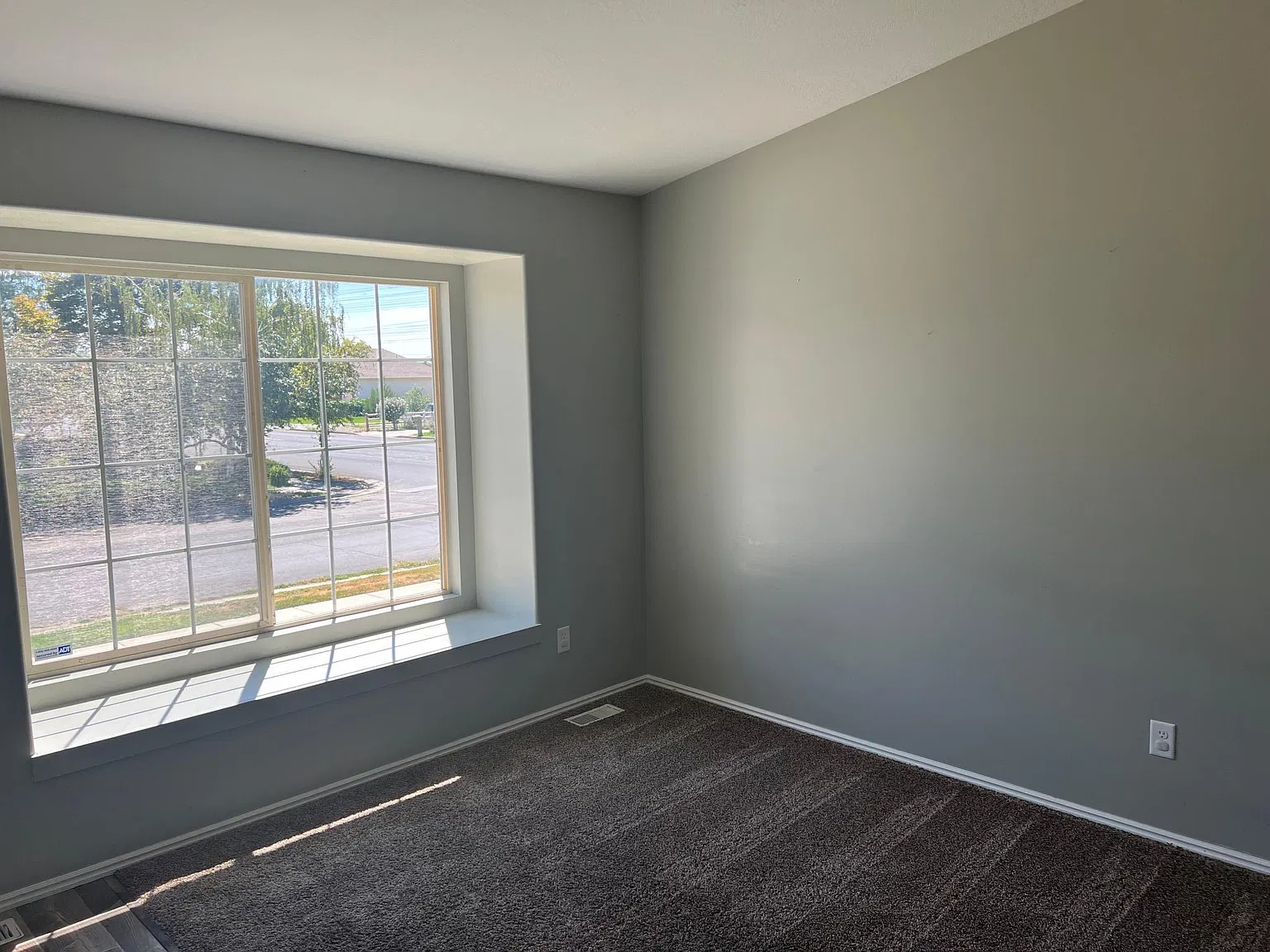4 bed, 1652 sqft, $2,300 — Photo 3