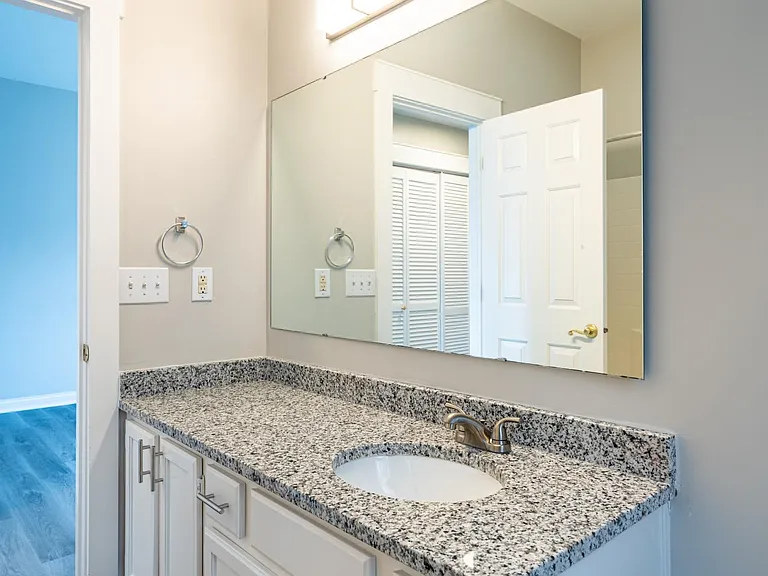 234 E 9th St #301 — Photo 7