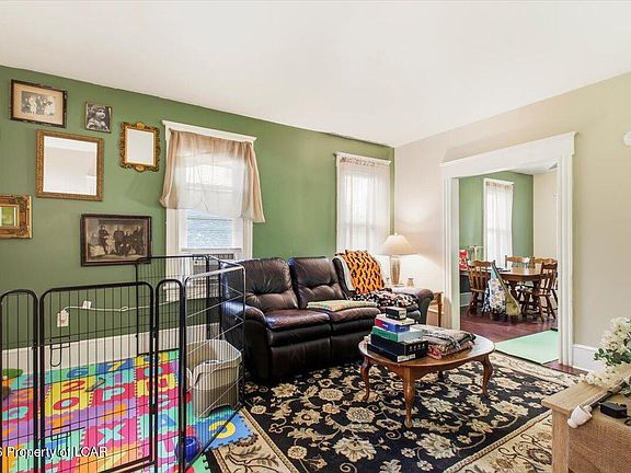 3rd image of 121 Warren Street