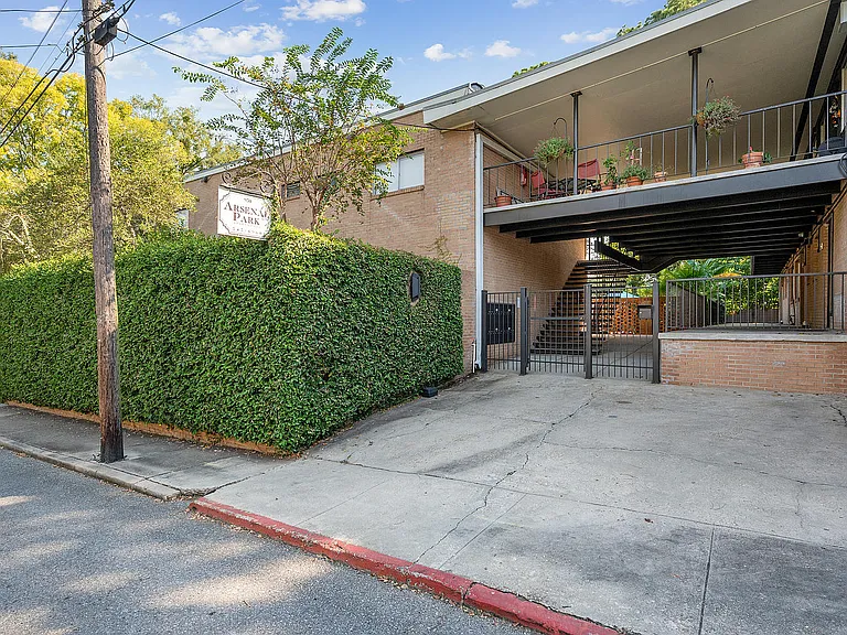Arsenal Park Apartments — Photo 7