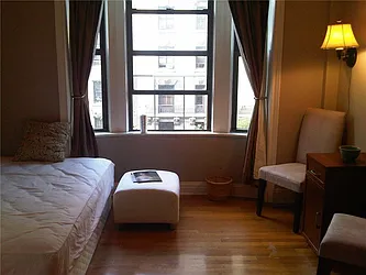 Rented by R New York