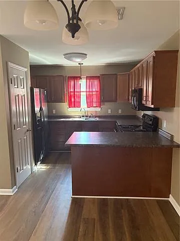 3 bed, 2.0 bath, 1113 sqft, $1,350 — Photo 2