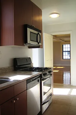 Rented by Siderow Residential Group | media 2