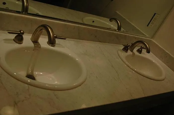 2 full bathroom 1st floor