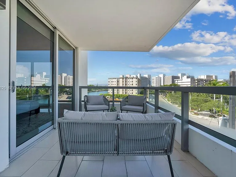 9261 E Bay Harbor Dr #507 — Photo 4