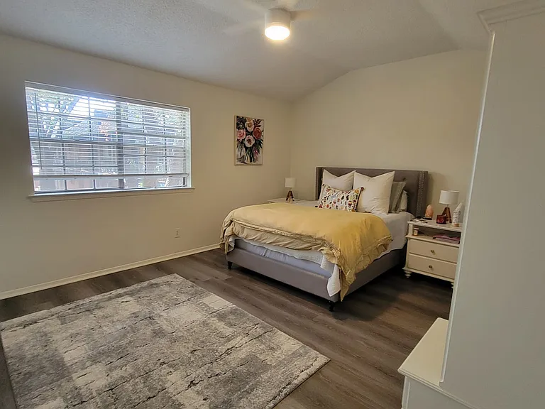 Master bedroom, queen size bedroom set