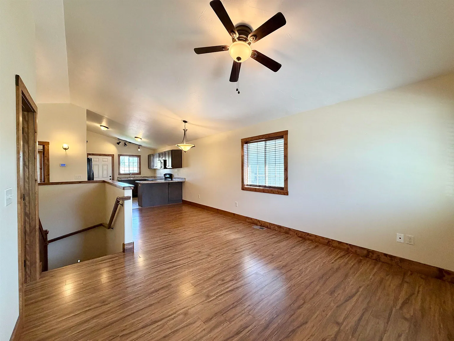 3 bed, 2.0 bath, 1668 sqft, $1,900 — Photo 3