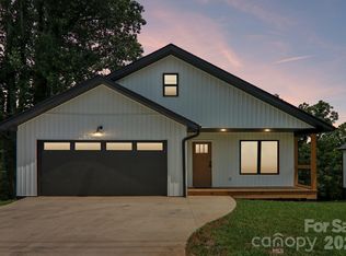 140 N Main St, Mars Hill, NC 28754
