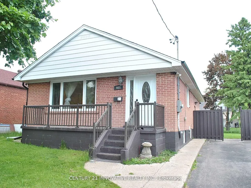 985 Victoria Park Ave #BASEMENT