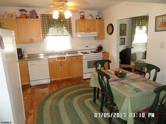 2nd image of 1524-26 Grace Ave