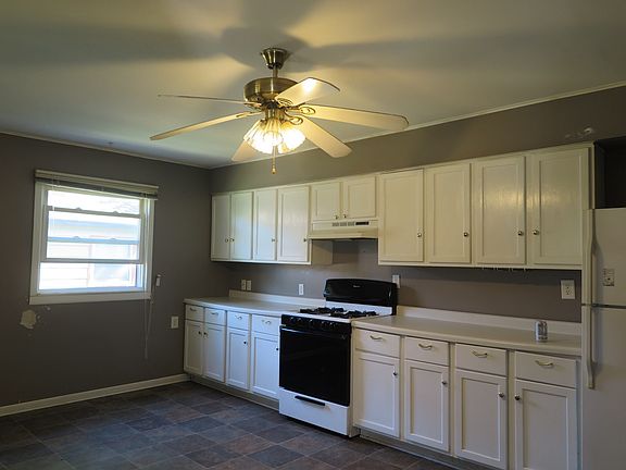 3rd image of 38 Lynwood Dr