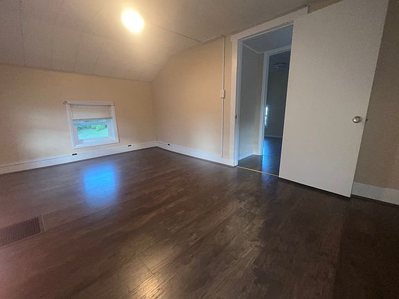 4th image of 253 W Market St