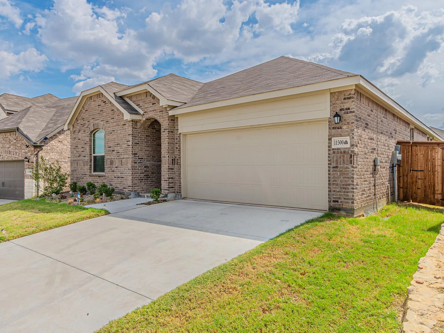 4 bed, 1996 sqft, $2,295 — Photo 2