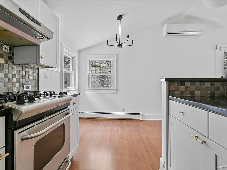 392 Main St — Photo 13