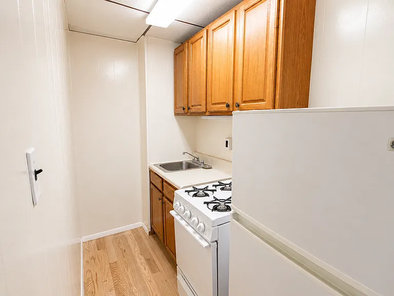 Robin Apartments — Photo 25