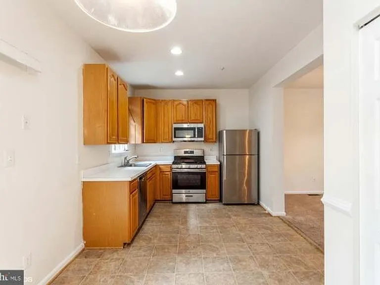 7836 Canter Ct — Photo 18