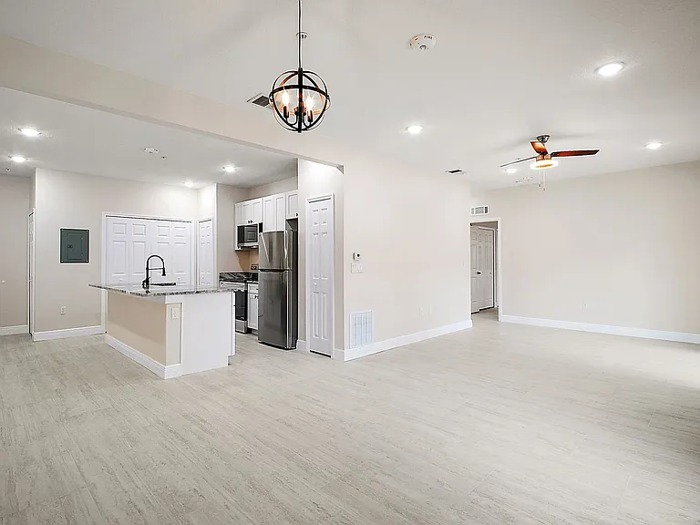 201 N Dewey St #202 — Photo 12