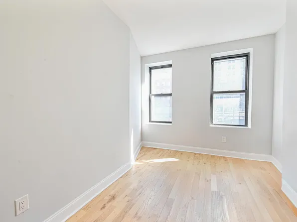 2243 Bathgate Avenue image 22 of 24