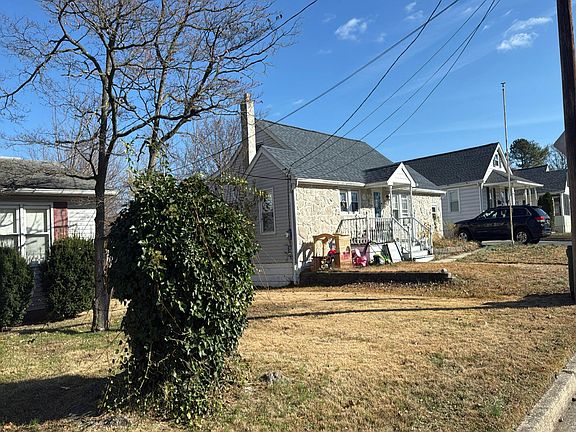 3rd image of 122 Highland Ave