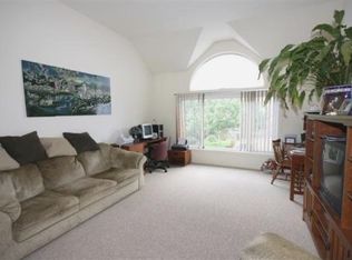 39 Cranford Ct, Staten Island, NY 10306