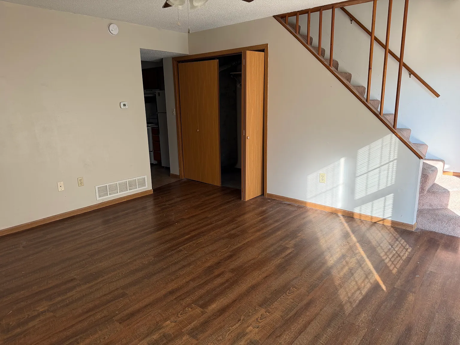 2 bed, 1.5 bath, 992 sqft, $900 — Photo 4