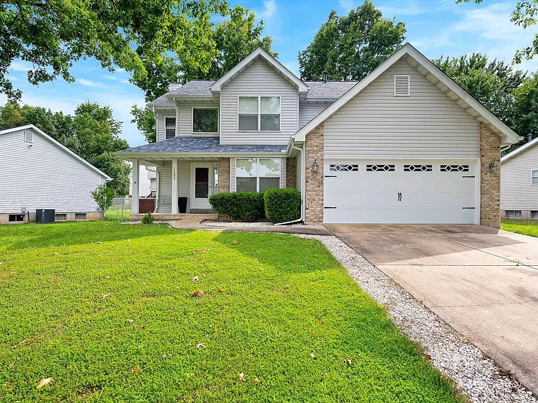 1203 Ashford Place Dr — Photo 1